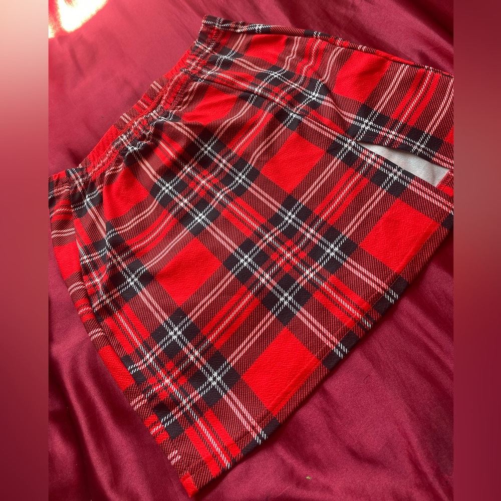 Red, black, & white plaid skirt small